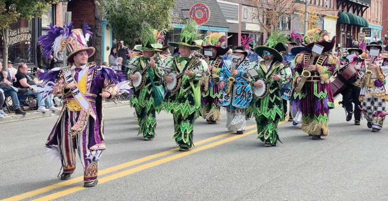 Grand Feature Parade Entertains